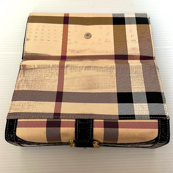BURBERRY’S OF LONDON. Check Bifold Luxury Vintage Wallet. Patent Leather inside - Picture 9 of 11